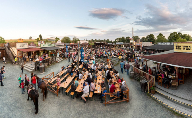 © Lucky Town 0124 20150824 C5D 6785 lucky town Pano LrDEV2609